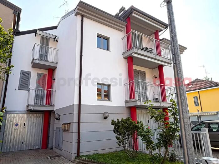 Appartamento bilocale in vendita in Via Lamarmora, Lacchiarella