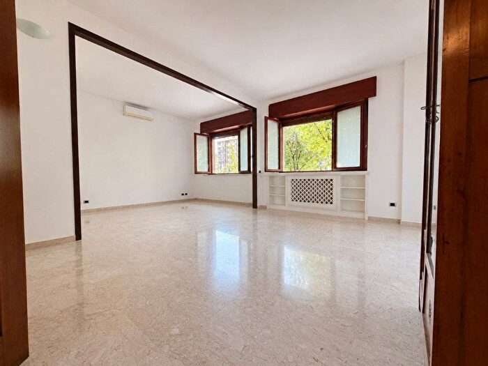 Appartamento quadrilocale in affitto in Via Angelo Inganni, Primaticcio, Milano