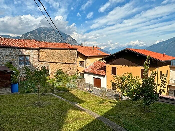 Casa quadrilocale in vendita in Via Giuseppe Zanardelli, Angolo Terme