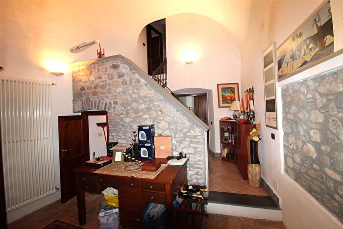 Casa con 6 locali in vendita in Via Apua, Aulla