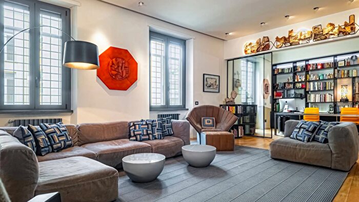 Appartamento con 5 locali in vendita in Via Lovanio, Roma