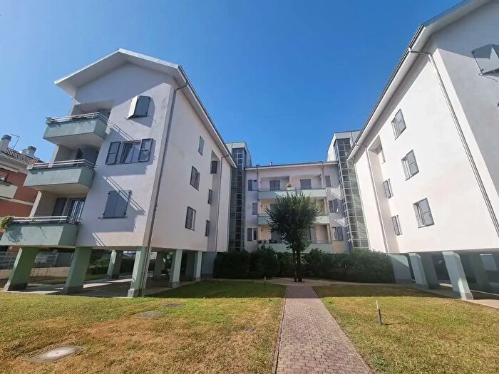 Appartamento quadrilocale in vendita in Via Trieste, Limbiate