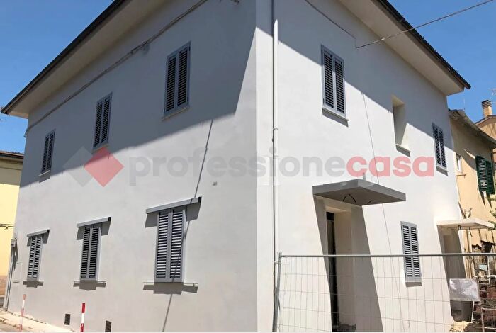 Appartamento con 5 locali in vendita in Piazza Vittorio Veneto, Capraia E Limite