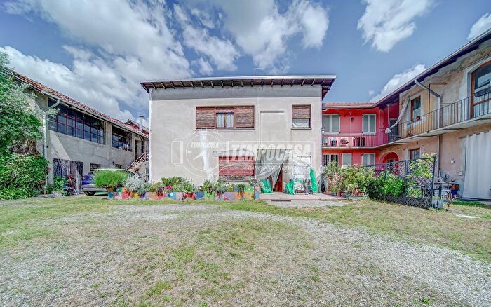 Casa trilocale in vendita in Via Coni Zugna, Turbigo