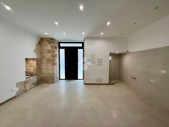 Appartamento trilocale in vendita in Via Cesare Cantù, Bitonto