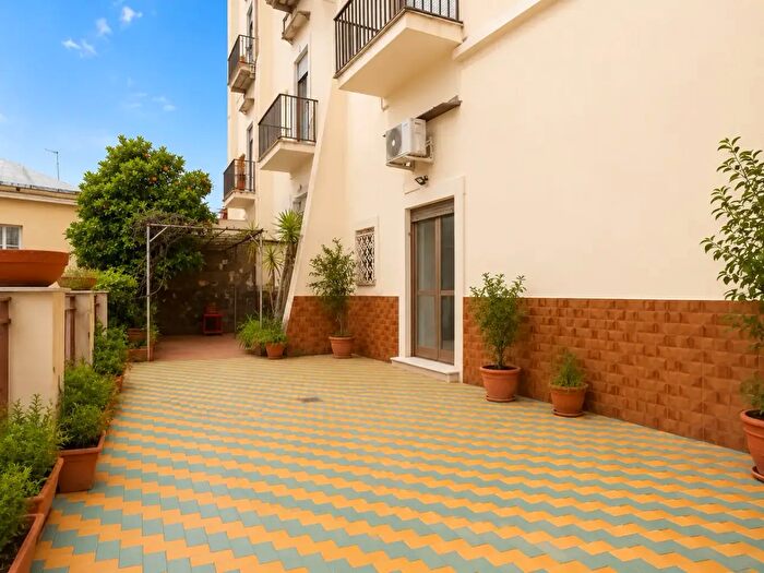 Appartamento trilocale in vendita in Calata San Francesco, Napoli