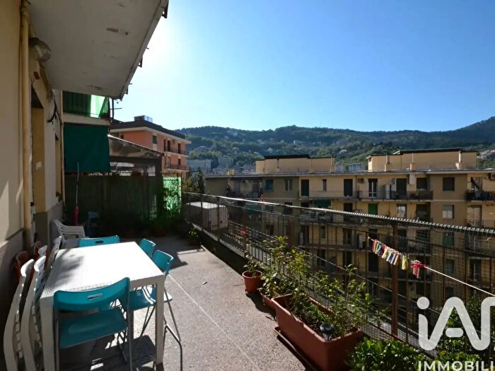 Appartamento trilocale in vendita in Via Tortona, Genova