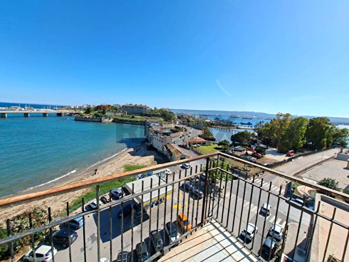 Appartamento con 6 locali in affitto in via Lungomare Gioacchino Rossini, Centro, Augusta