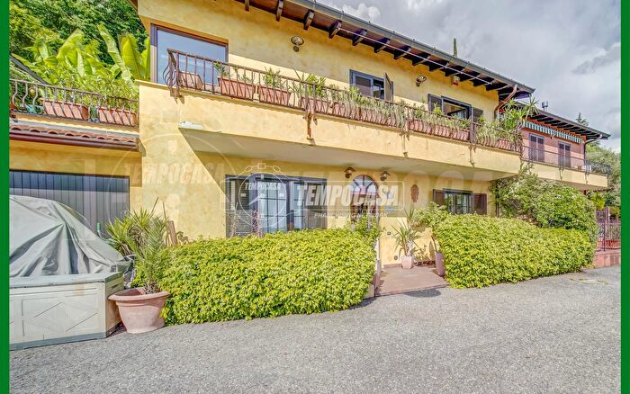 Casa trilocale in vendita in Sangiano