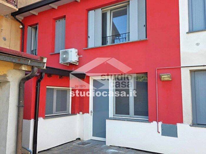 Casa trilocale in affitto in Via Morbasco, Cristo Re, Cremona