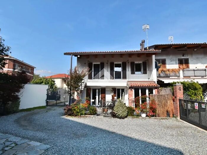 Casa quadrilocale in vendita in Via Crotta, Cascinette DIvrea