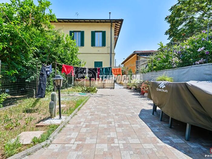 Appartamento con 5 locali in vendita in Via Cestoni, Livorno