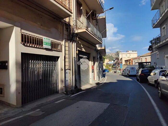 Appartamento bilocale in vendita in Via Vittorio Emanuele, Giardini Naxos