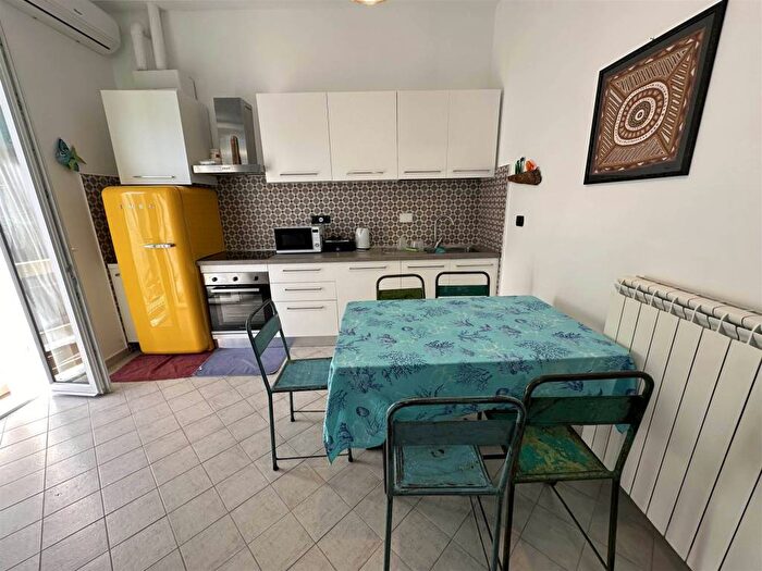 Appartamento bilocale in affitto in Via Gandoglia, Centro, Noli