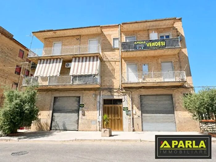 Appartamento quadrilocale in vendita in Via Vittorio Emanuele Orlando, Canicatti'