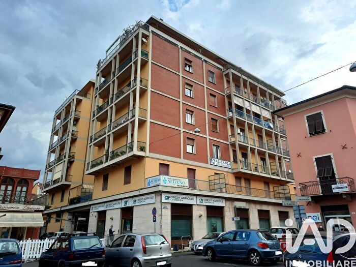 Appartamento con 5 locali in vendita in Piazza Mazzini, Aulla