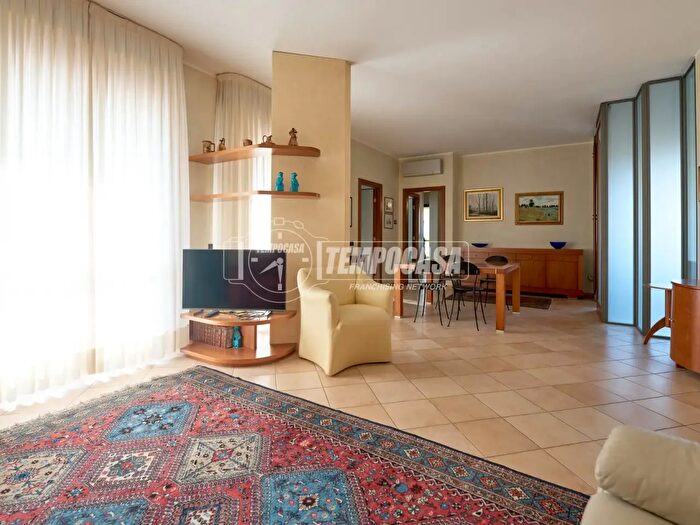 Appartamento quadrilocale in vendita in Via Monte Nero, Cremona