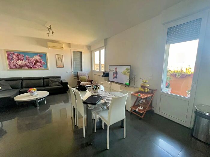 Appartamento con 5 locali in vendita in Via Chiusi, Firenze