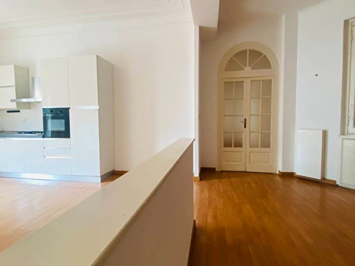 Appartamento quadrilocale in affitto in Via Mantova, Porta Romana Medaglie dOro, Milano