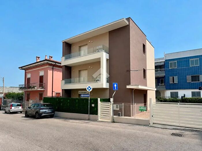 Appartamento trilocale in vendita in Via Palombare, Ancona