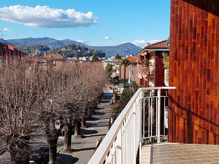Appartamento bilocale in affitto in Viale Francesco Baracca, Centro, Arona