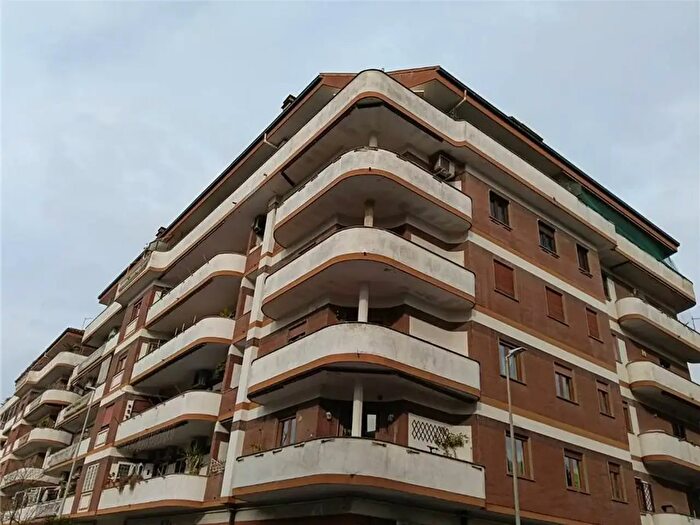 Appartamento con 5 locali in vendita in Via Mar Rosso, Roma