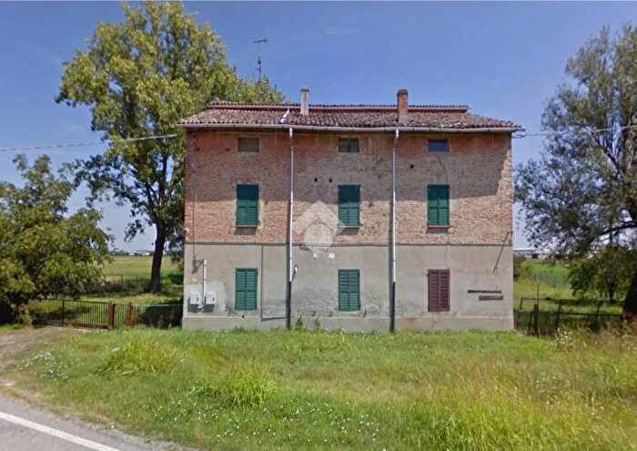 Casa con 12 locali in vendita in Via Strada Asolana, Colorno