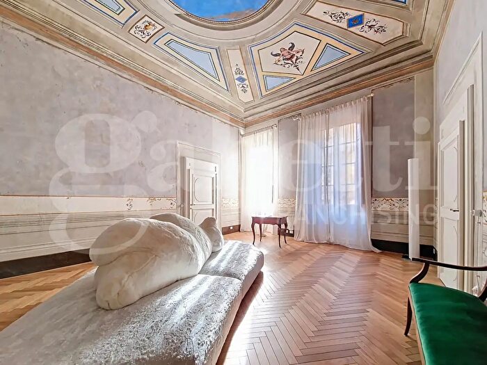 Appartamento con 10 locali in vendita in Ponte di Mezzo, Pisa