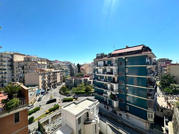 Appartamento trilocale in affitto in Via san giacomo dei capri, Arenella, Napoli