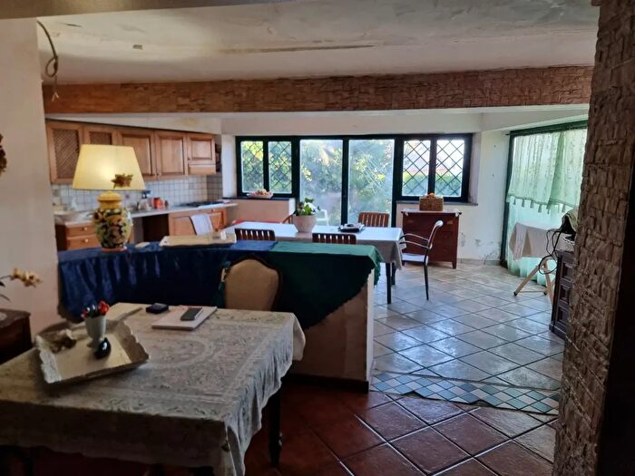 Casa con 6 locali in vendita in Via Vampolieri, Aci Catena