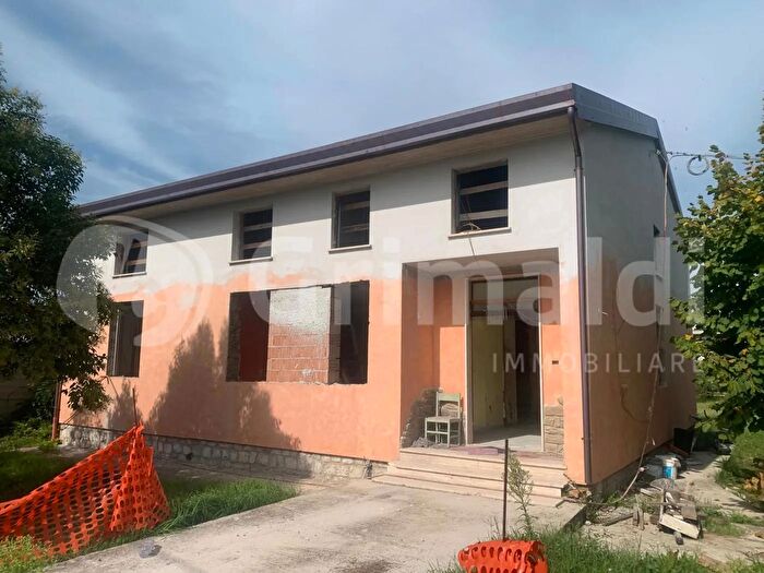 Casa con 7 locali in vendita in Via Vittoria Aganor Pompili, Assisi