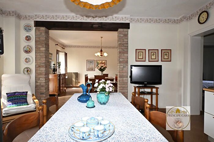 Casa con 6 locali in vendita in Agna