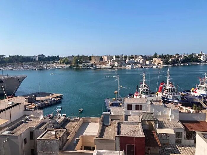 Appartamento quadrilocale in vendita in Via S Aloy, Brindisi