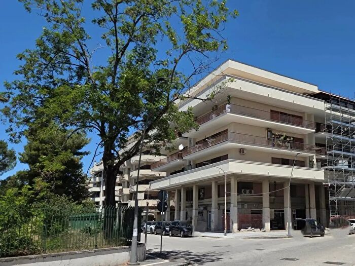 Appartamento trilocale in vendita in Via Serroni, Battipaglia