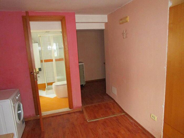 Appartamento monolocale in affitto in Via Vittoria Colonna, Chiaia, Napoli