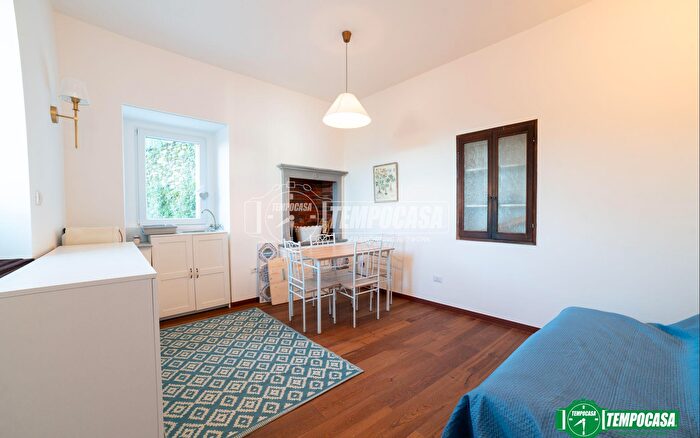 Appartamento bilocale in vendita in Via Vittorio Emanuele Genova, Stresa