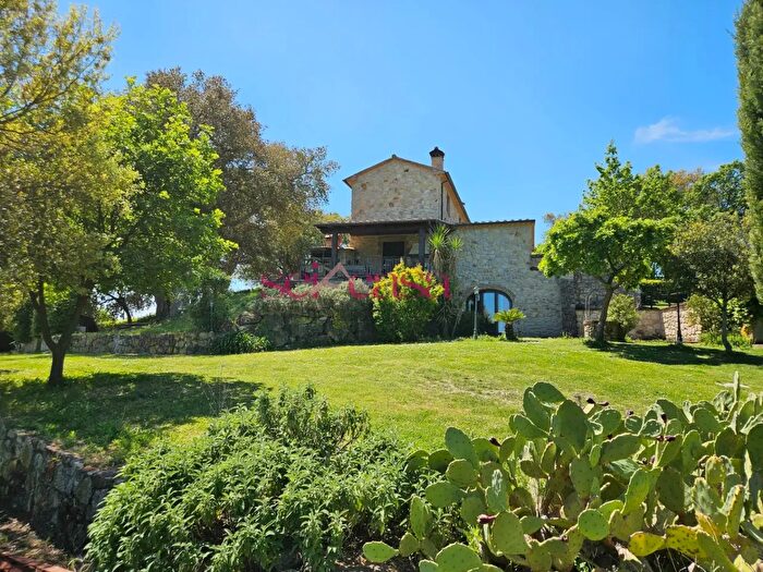Casa con 5 locali in vendita in Strada Provinciale Terzo Snc, Roccastrada