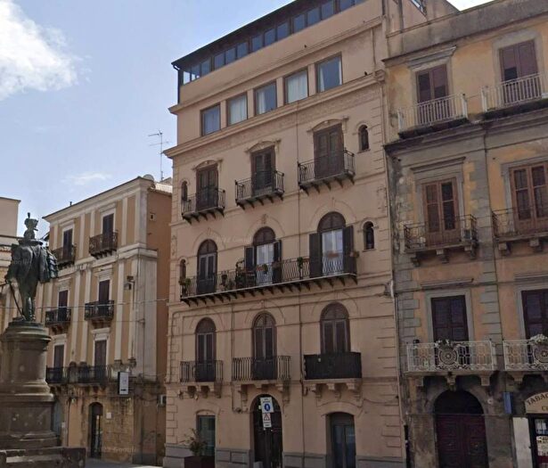 Appartamento con 7 locali in vendita in Corso Umberto I Caltanissetta, Caltanissetta