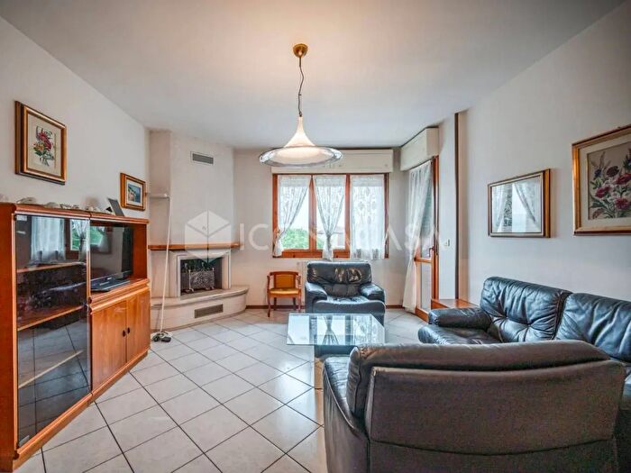 Appartamento con 5 locali in vendita in Via Ludovico Ariosto b, Pianoro