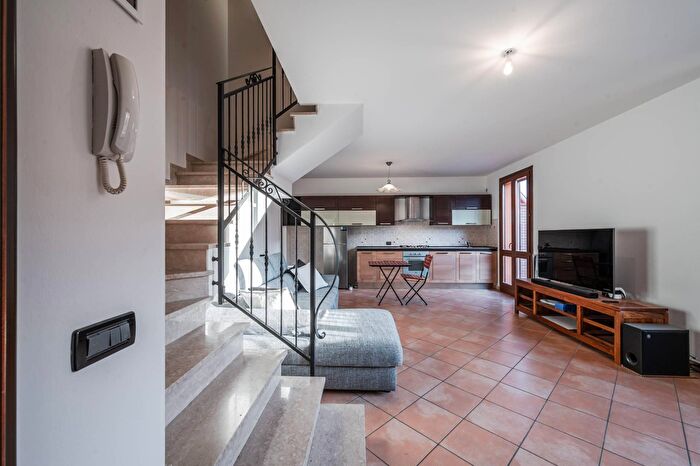 Appartamento trilocale in vendita in Via Venturoli, Cento