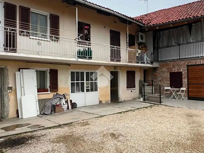 Casa con 6 locali in vendita in Via Cavour, Andezeno