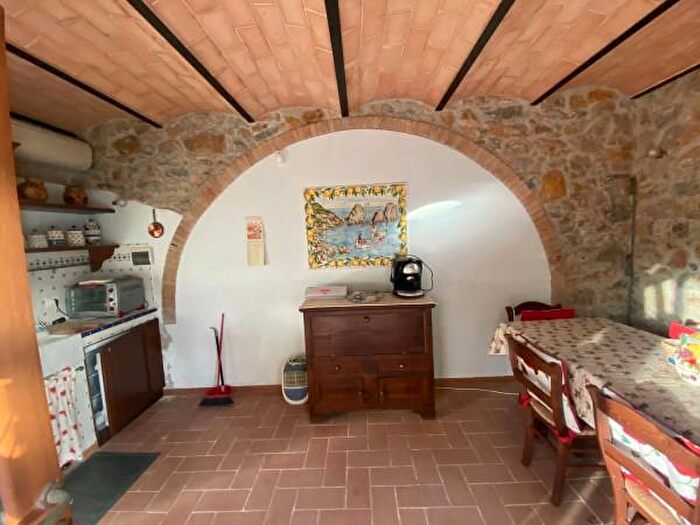 Casa con 6 locali in vendita in Manciano