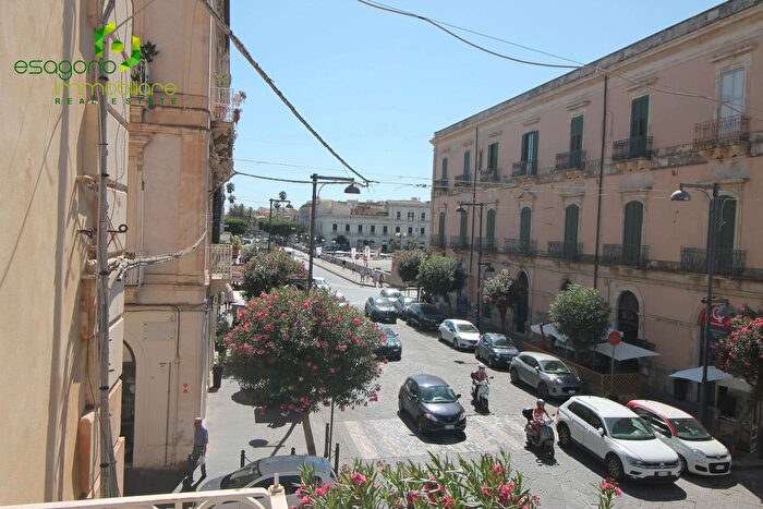 Appartamento trilocale in vendita in Siracusa