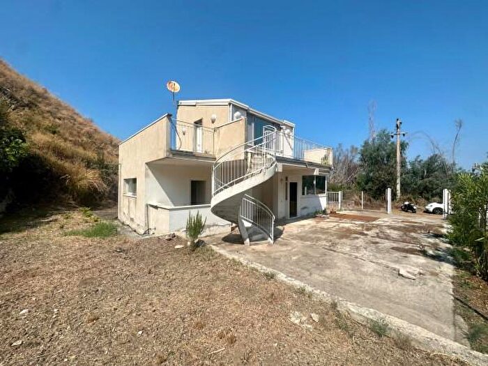 Casa quadrilocale in vendita in Autostrada MessinaPalermo, Oliveri