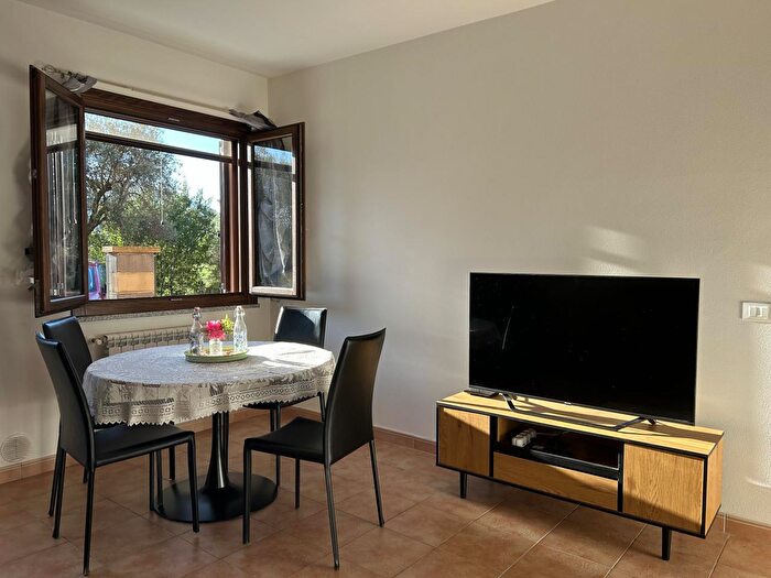 Appartamento bilocale in vendita in Via Is Loccis, Giba