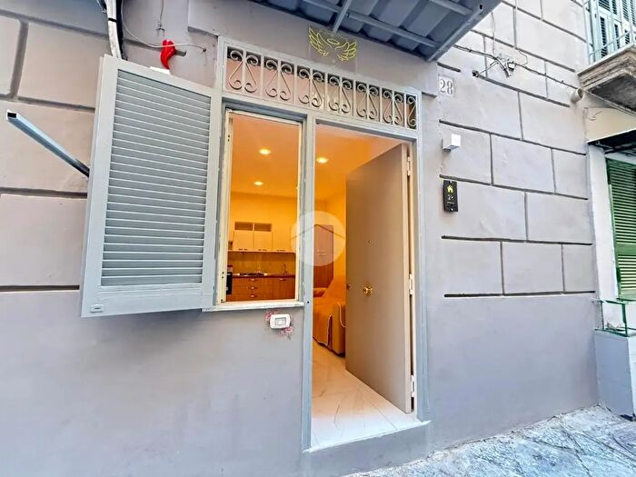Appartamento monolocale in affitto in Vico II Montesanto, Napoli