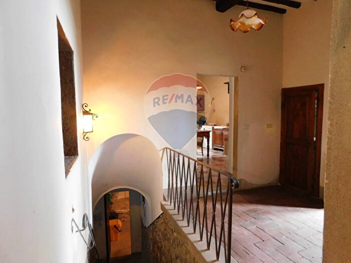 Casa con 12 locali in vendita in Massa E Cozzile