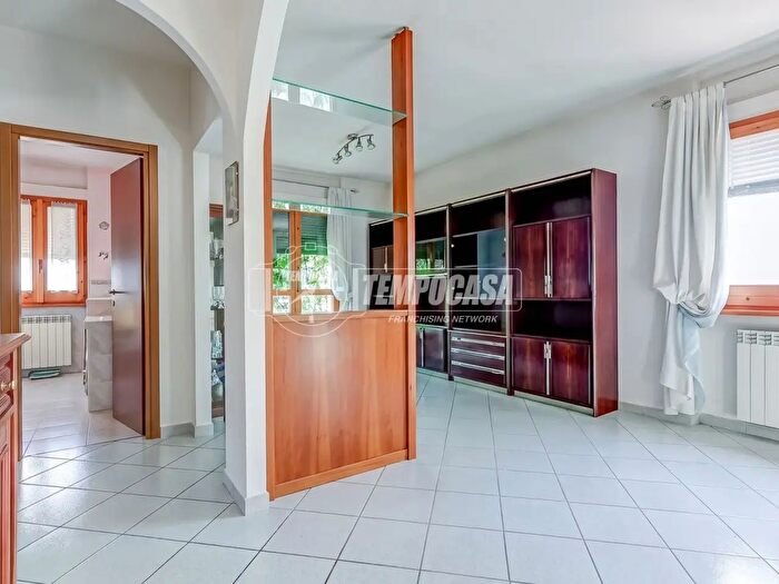Appartamento trilocale in vendita in Via Creva, Luino