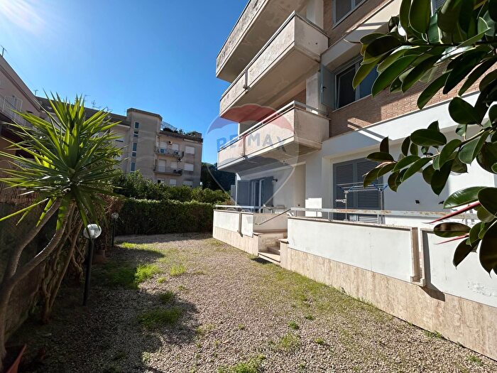 Appartamento con 8 locali in vendita in Via San Rocco, Terracina