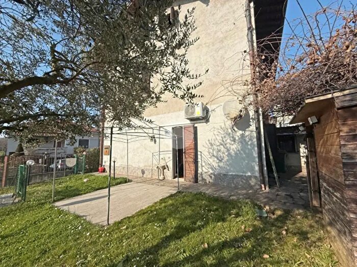 Appartamento trilocale in vendita in Via Conte Paolo Taverna, Triuggio